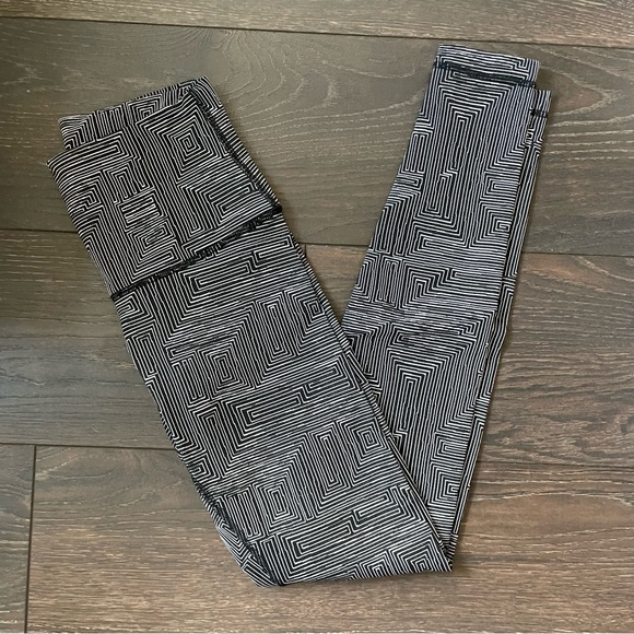 Lululemon High Rise Wunder Under in Maze Jacquard White Black (6) - Picture 1 of 12